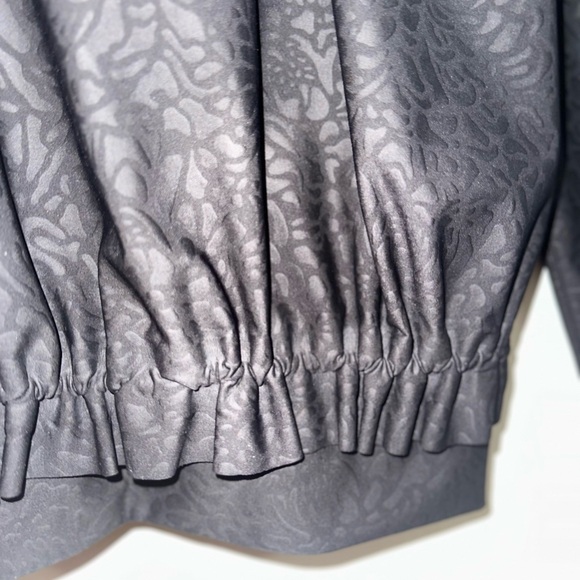 Lululemon top size 4 - Picture 4 of 5